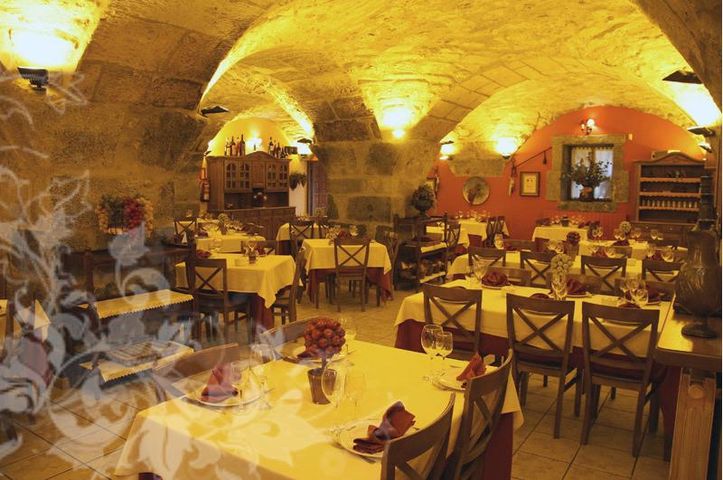 Dining room for 130 diners